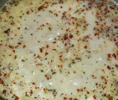 White pasta sauce with Chilli flakes and dried oregano